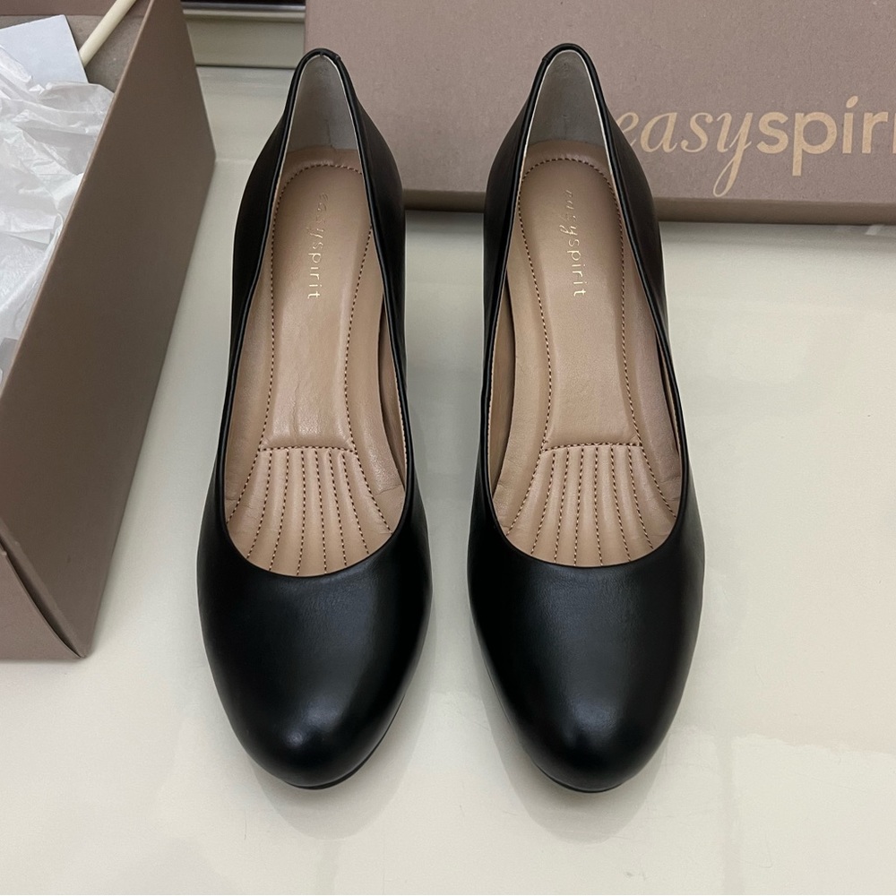 Easy Spirit REDEFINET Black 2 1/2” Heel size 6 M NIB